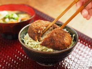 台風の朝はコロッケ丼！　＆　コスモス街道