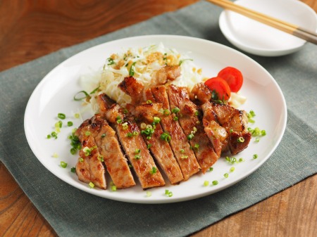 味噌とタバスコ、はちみつで豚肉が柔らかくなる！豚肉のタバスコ味噌漬け焼き