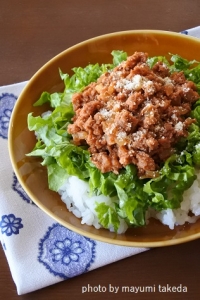 簡単すぎ！食べすぎ注意報でるかも！洋風そぼろのっけ丼