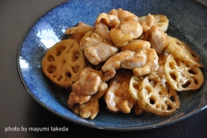 ごはんがススムおかず☆れんこんと鶏肉のポン照り炒め