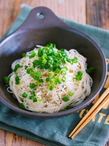 【無限ヌードル】やみつき！5分で完成♡『ねぎとしらすの油そうめん』