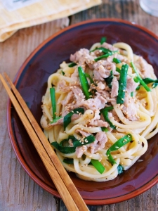 3ステップで超簡単！！夏バテ防止にも♪「豚ニラのスタミナ♡味噌焼きうどん」