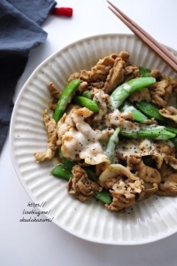 豚こま切れ肉とスナップえんどうのカレーチーズ蒸し