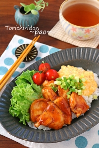 全部レンジで簡単ノンオイル♪簡単とろとろ半熟卵と鶏むね肉の甘辛丼