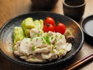 水晶鶏と蒸し茄子のアンチョビ添え