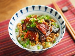 余った刺身の漬け納豆丼