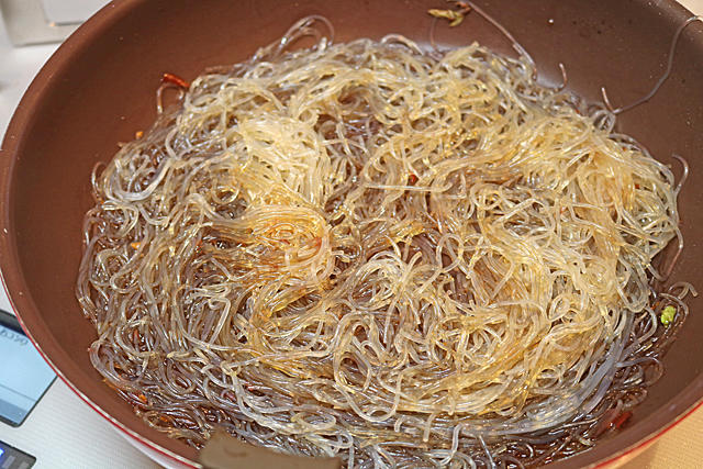白菜と牛肉の旨辛春雨炒め