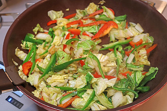 白菜と牛肉の旨辛春雨炒め
