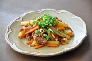 ホカホカ白ごはんと一緒に食べたい！豚ひき肉と野菜の甘辛炒め