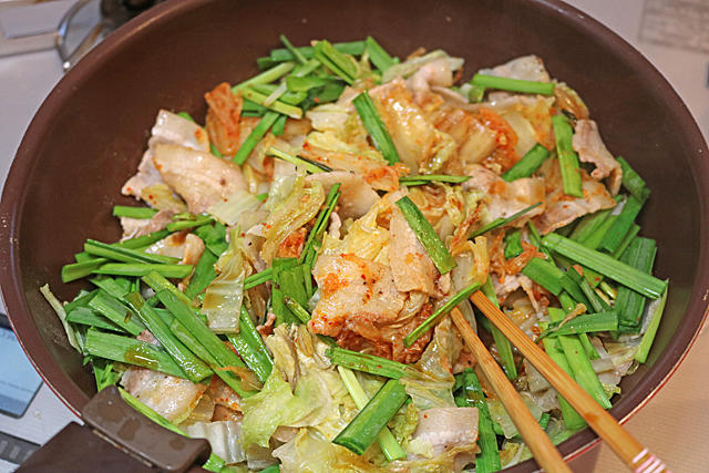 白菜たっぷり豚バラキムチの重ね蒸し