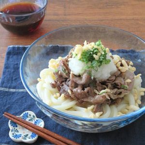 温・冷どちらもおいしい♪「天かすうどん」の作り方