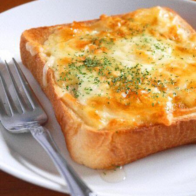 甘じょっぱさがクセになる!「はちみつチーズトースト」でしあわせ朝ごはん