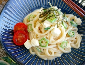 暑い時期でもつるっと食べられる！「オクラ」のねばとろ麺アイデア