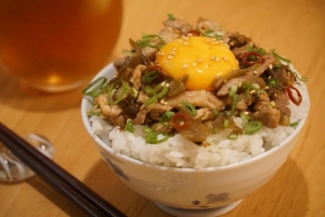 ピリ辛がクセになる！「高菜漬け豚丼」を作ってみよう♪