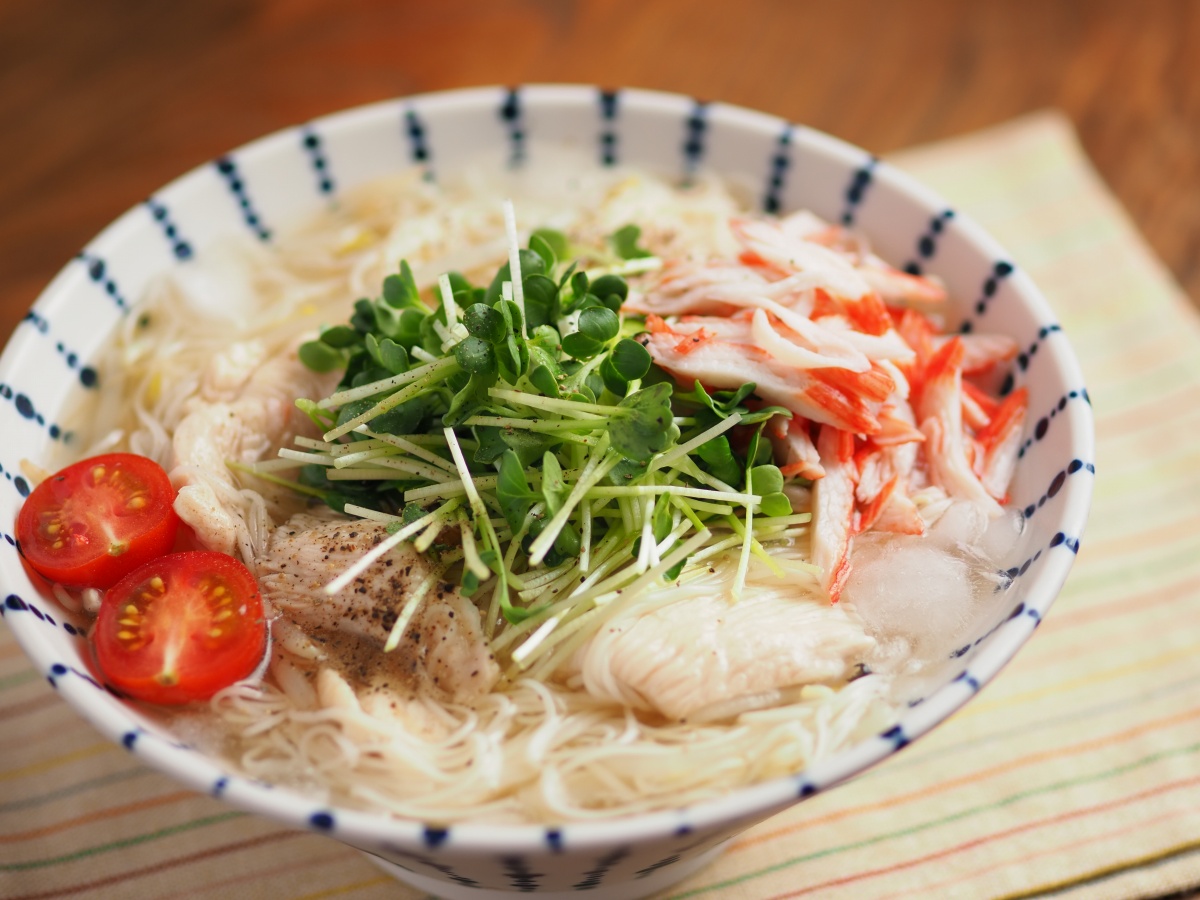 流水で洗わないから手間なし！「鶏むね肉ともやしの冷製スープそうめん