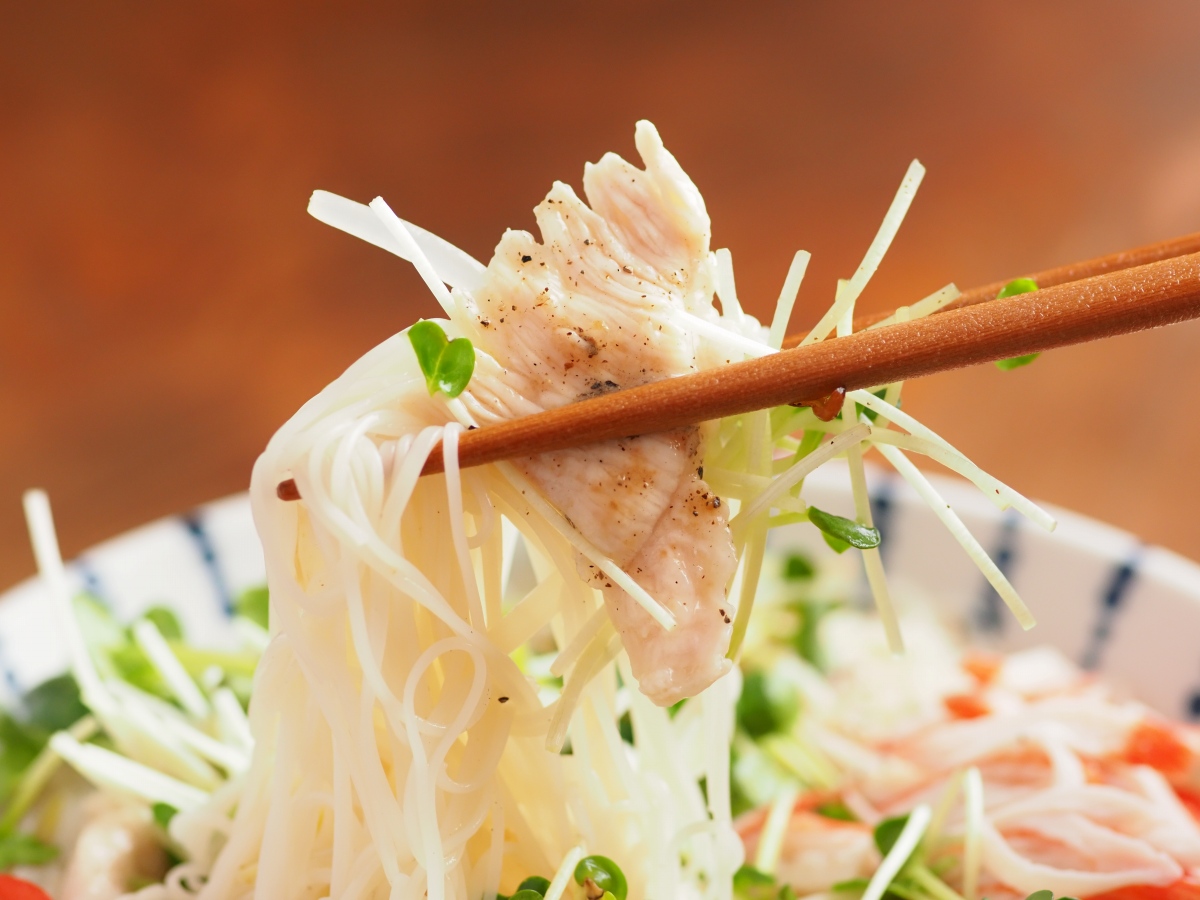 流水で洗わないから手間なし！「鶏むね肉ともやしの冷製スープそうめん