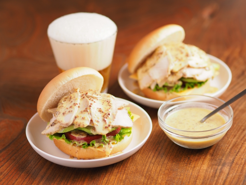 ベーコンとアボカドのハニーマスタードチキンサラダのレシピ