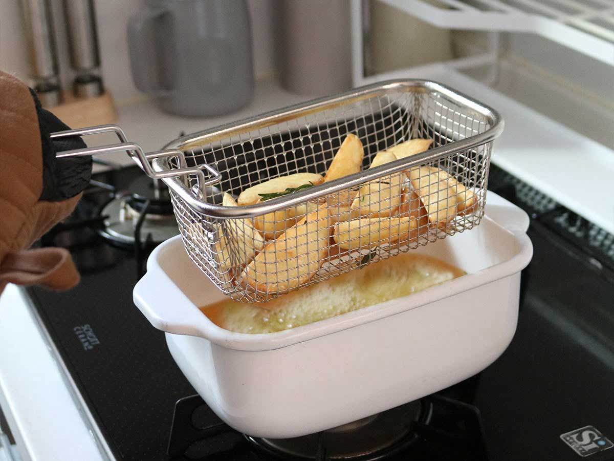 人気の「四角い天ぷら鍋」をもっと使いやすく！揚げ物が楽しくなるアイテム5選