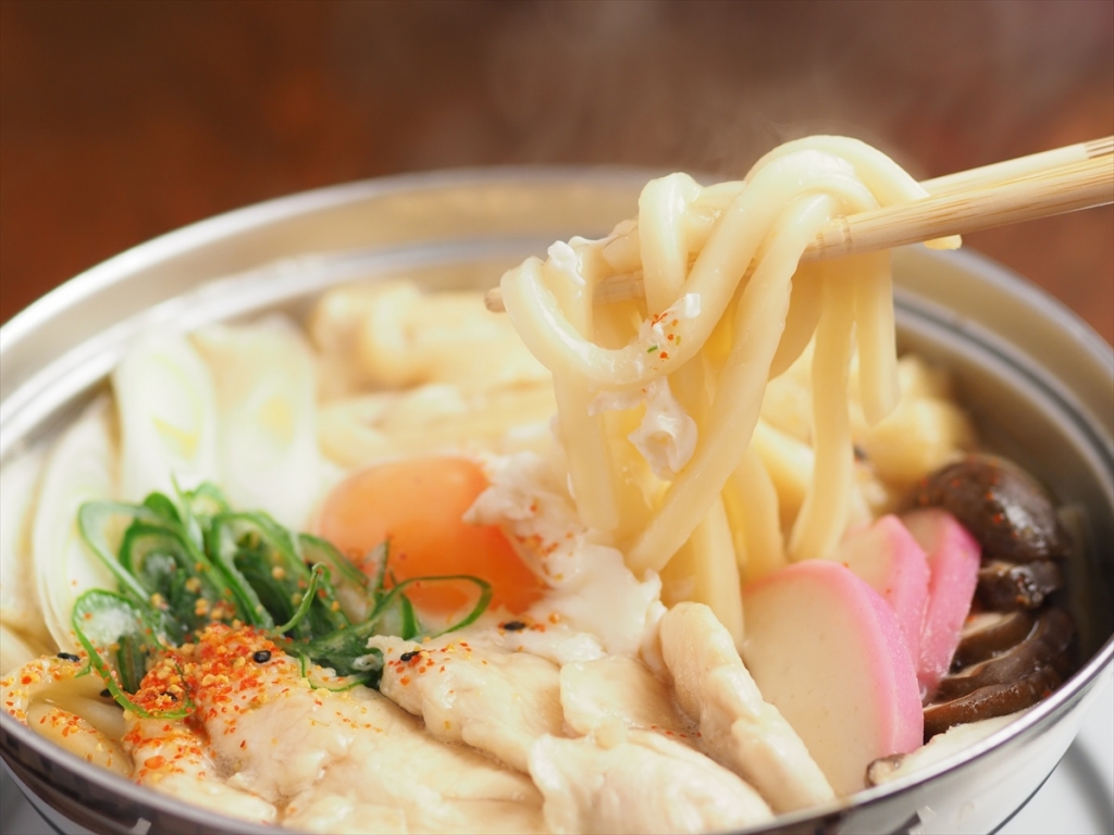 おせちに飽きたら！あっさりおいしい「鶏ささみの鍋焼きうどん」-筋肉