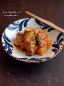 濃厚でご飯がすすむ！豚バラ肉と野菜の味噌煮