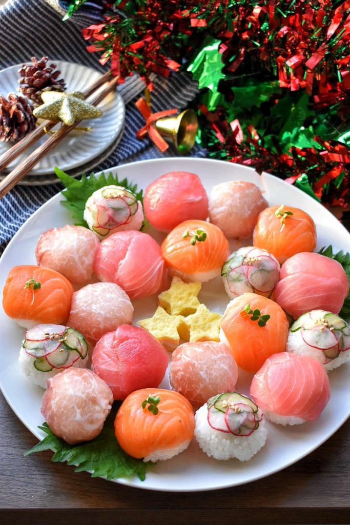 ひな祭りにも♪コロンとかわいい「華やか手まり寿司」のアイデア
