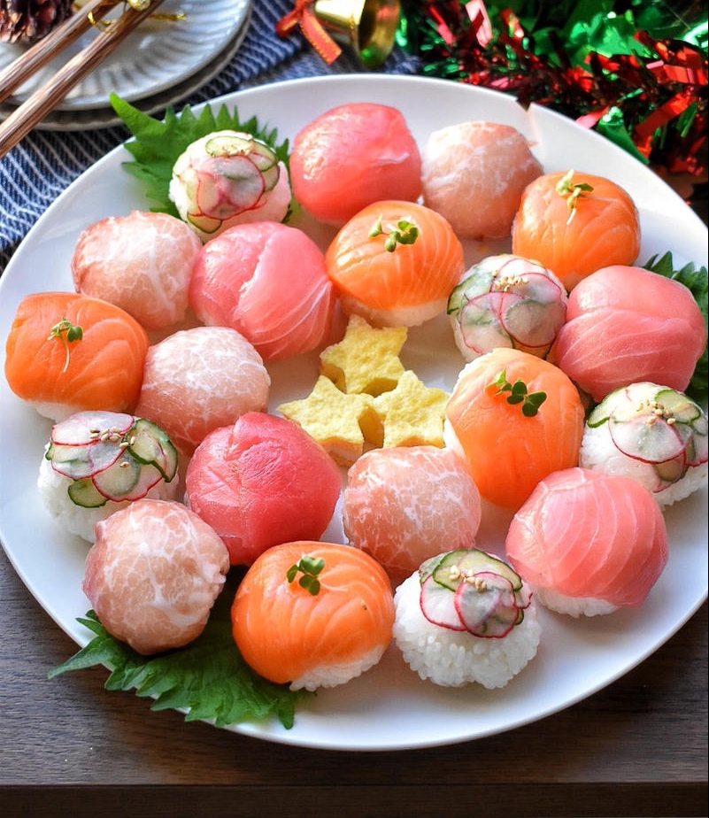 ひな祭りにも♪コロンとかわいい「華やか手まり寿司」のアイデア5選