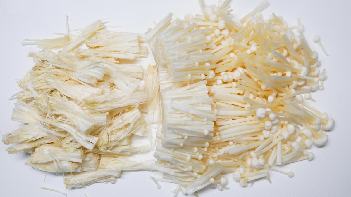 レンジで4分！ご飯がめちゃくちゃすすむ「やみつき甘辛えのき」の