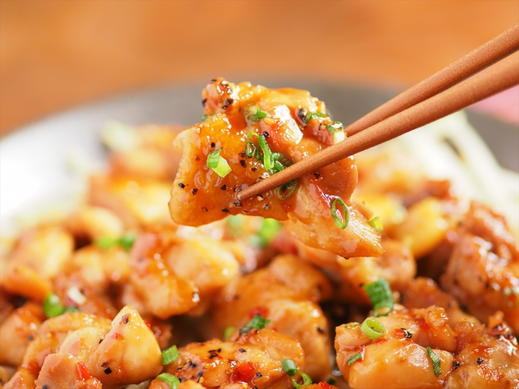 博多の人気料理をアレンジ！「鶏もも肉のスタミナ鉄板焼肉」-筋肉料理