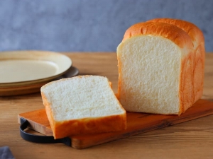 しっとり吸いつくようなやわらかさ！「やわ肌食パン」