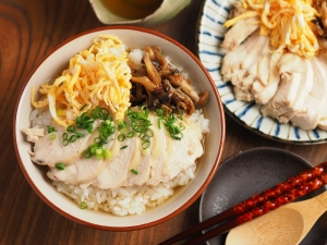 ちょっと豪華な汁かけご飯！「鶏むね肉の鶏飯風」