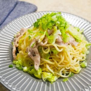 レンジでチンするだけ！この味付けクセになります！「塩レモンペッパー焼きそば」の作り方