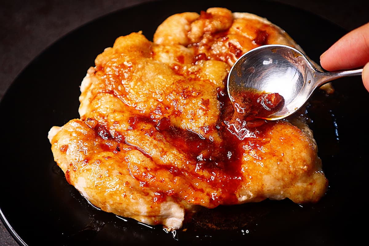 誰よりも鶏むね肉を食べてきた料理研究家の「やばい鶏むねステーキ」の作り方