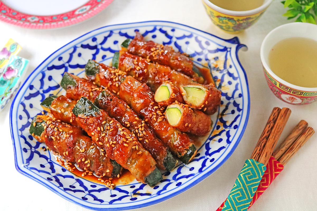 人気の韓国味でご飯がすすむ♪「ヤンニョム肉巻きズッキーニ」