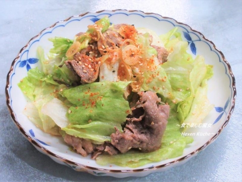 おかずになるボリューム感！「レタス×肉」のサラダ4選