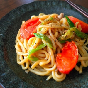 コスパよく簡単！豚こま焼きうどんは休日ランチにも◎