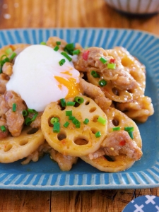 ご飯がすすむ♪「れんこん×お肉」の照り焼きおかず