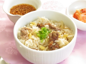 包丁不要で簡単♪おかわり必至の「大豆もやしと牛肉の韓国風炊き込みご飯」