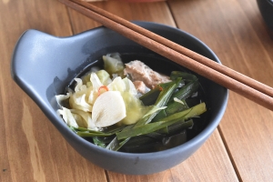 旨味たっぷり！締めまでおいしい「さばの水煮缶で♪もつ鍋風」