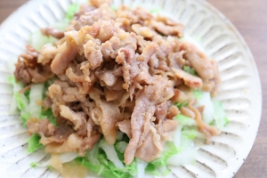 鍋以外にも使える♪炒めておいしい「白菜と豚肉のみそ炒め」