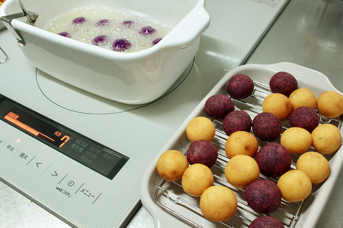 話題の台湾スイーツをご家庭で！プレーンと紫芋「2色のさつまいもボール」