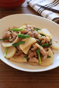 節約できてご飯もすすむ！「豚こま肉と大根」でパパッと炒め物