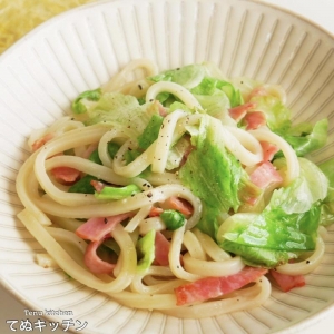 ハマるおいしさ！「ベーコン焼きうどん」のおすすめレシピ