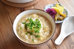 食べ過ぎで疲れた胃をリセット！「ホタテ缶でうまみたっぷり卵雑炊」