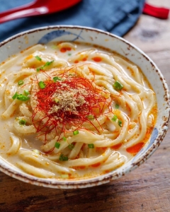 レンチンで完成！忙しい日はパパッと作れる「うどん」で決まり