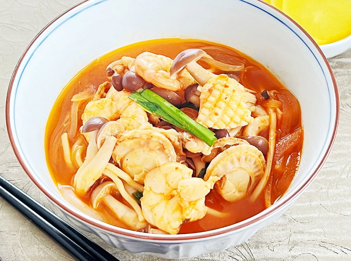 旨辛スープにハマる！行列しても食べたい韓国式中華「海鮮チャンポン」