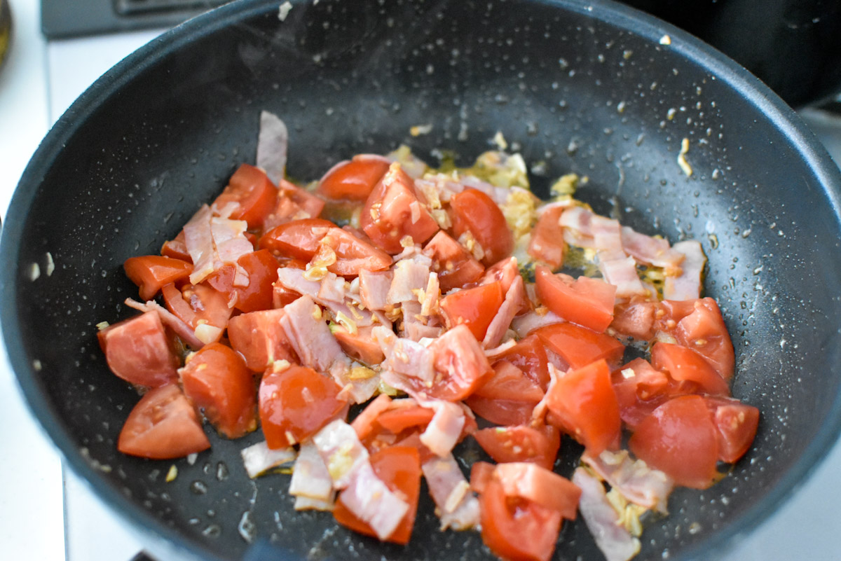 フレッシュトマトとベーコンのお手軽パスタ作り方