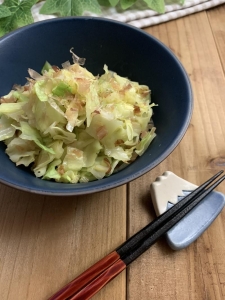 野菜不足を感じたら！「キャベツとかつおぶし」のお手軽副菜