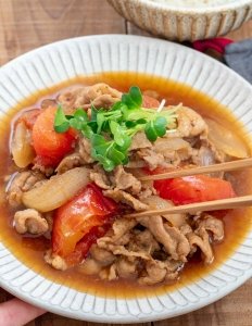 トマトの酸味がたまらない♪「豚肉とトマトのすき煮」