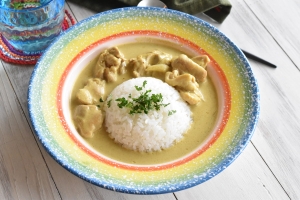 シンプルな材料であっという間に本格カレーが作れる！「ココナッツミルクチキンカレー」