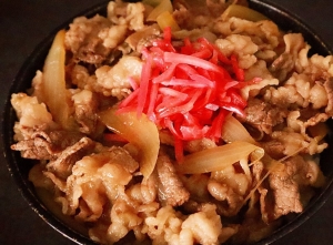 ちょっとの工夫でもっとおいしく！「牛丼」のアレンジレシピ